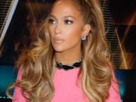 Jennifer Lopez portretowo imponuje urodą